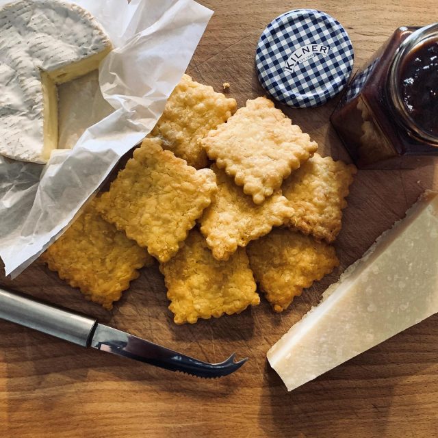 These cheddar biscuits are perfect for a cheeseboard, or eaten straight from the tin! Delicate and crumbly, what they lack in structure they definitely make up for in taste.

#biscuits #cheese #cheddar #savoury #crumbly #homemade #homebaked #cheeseboard #crackingcheesegromit #baking #stayhomeandbake #bakersgonnabake