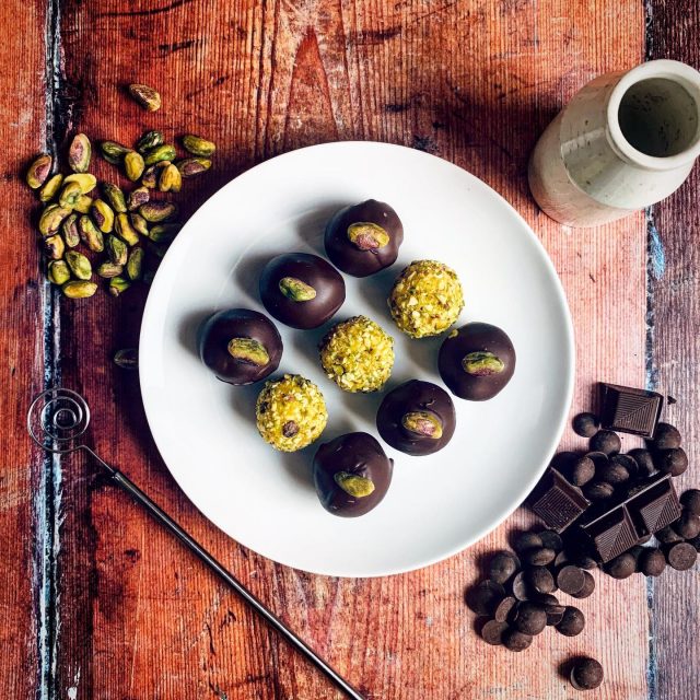 Soft, buttery saffron, cardamom and white chocolate ganache truffles. Half of them encased in dark chocolate, the others rolled in chopped pistachios. Perfect with coffee after dinner!

#homemade #chocolate #truffles #ganache #chocolatier #saffron #cardamom #spice #cream #sweet #practicemakesperfect #decadent #chocolateporn #chocolateganache #chocolatetruffles